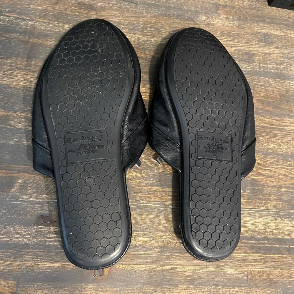 FootWarmers by Laguna Mens Black Faux Leather Scuff Slippers Size 9 4601000